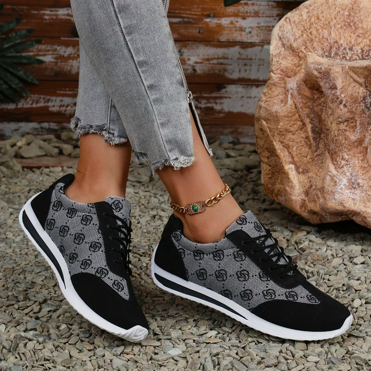 Women's Floral Flat Sneakers – Breathable Lace-Up Walking Shoes
