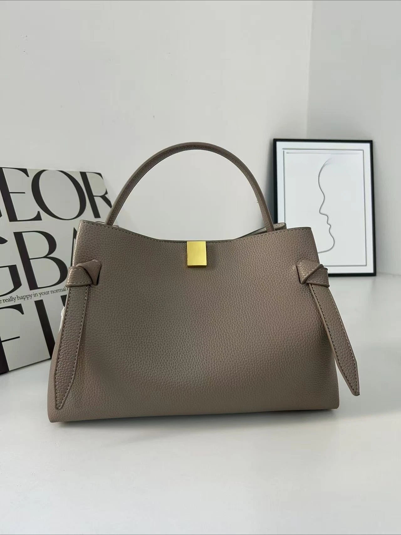 Stylish Tote Bag for Ladies Handbag with Shoulder Strap Minimalist Design Versatile Bag LADYLYS