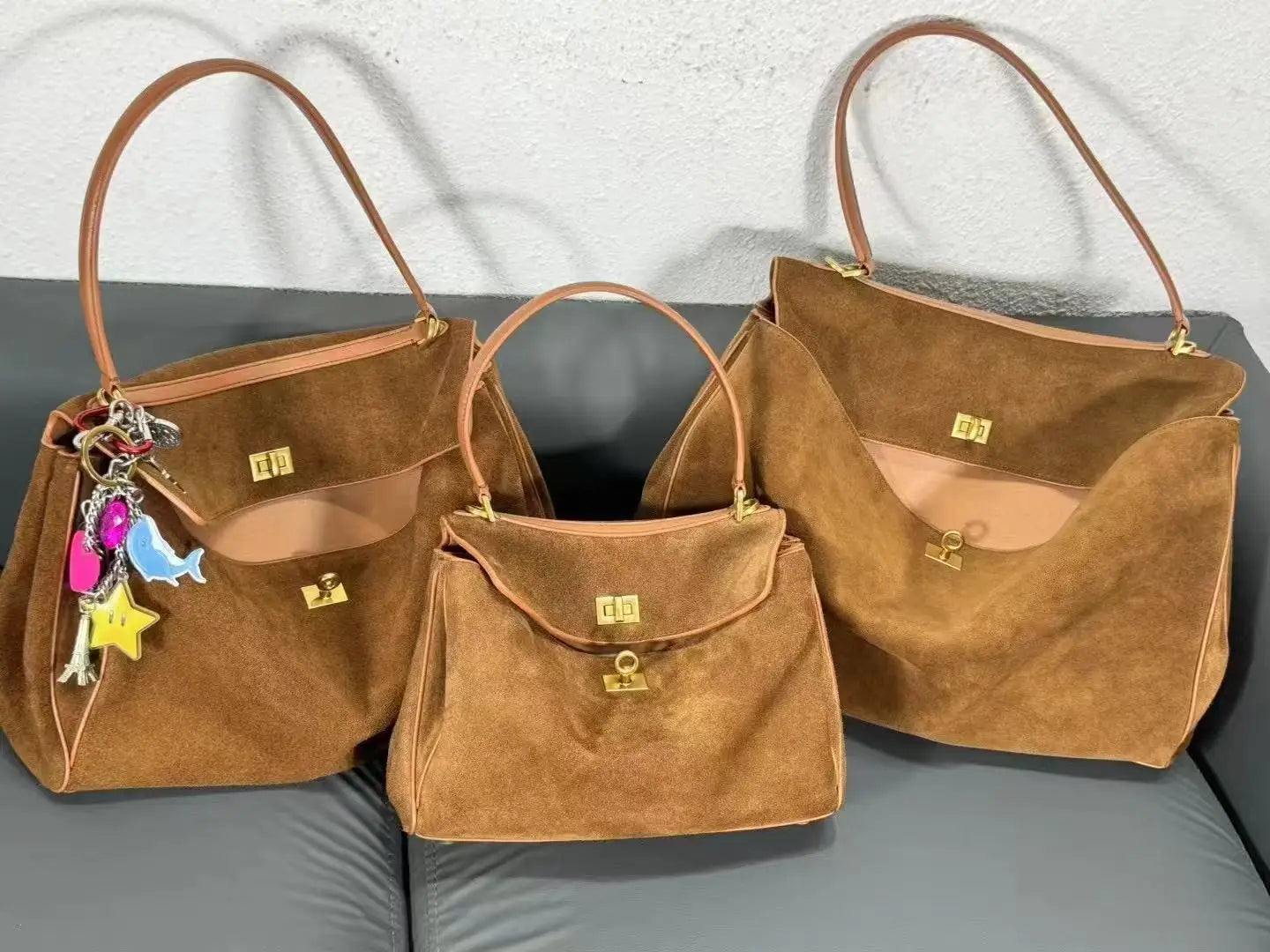 Article comforme à l'image, créez votre style en choisissant votre taille, couleur pour une satifaction parfaite!