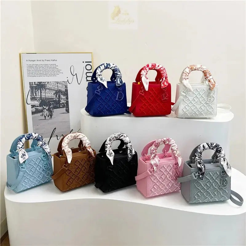 Luxury Versatile Craftsmanship Embroidery Concubine Handbag LADYLYS