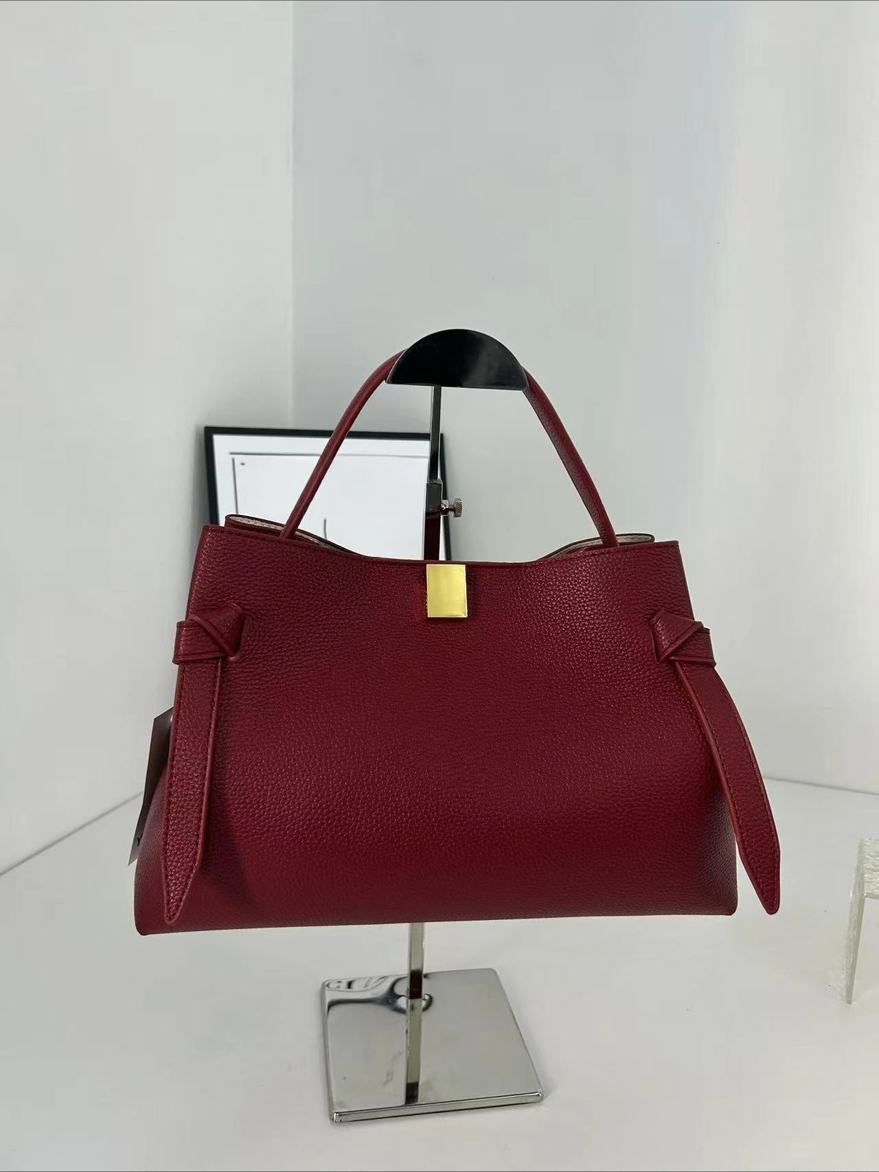 Stylish Tote Bag for Ladies Handbag with Shoulder Strap Minimalist Design Versatile Bag LADYLYS