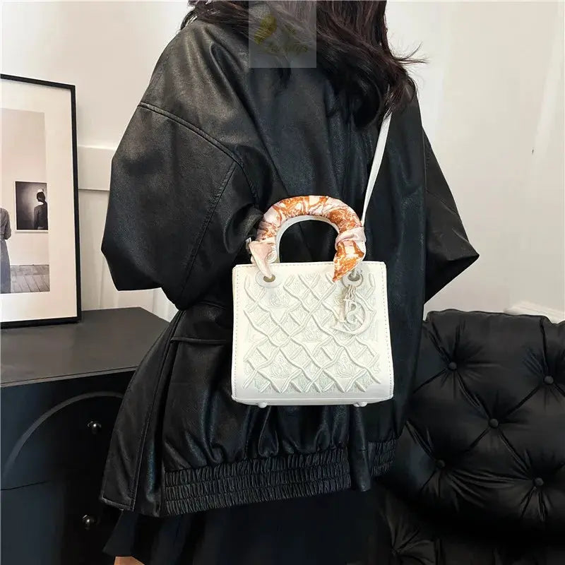 Luxury Versatile Craftsmanship Embroidery Concubine Handbag LADYLYS
